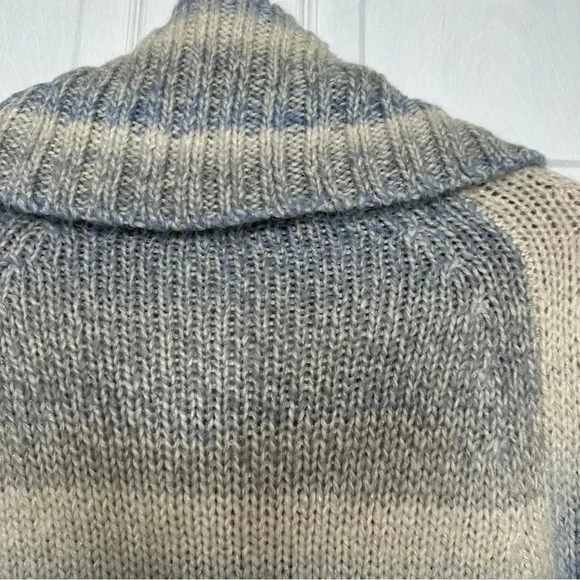 Le  Chateau Cowl Neck Cable Knit Sweater White/Blue/Grey Size Medium - Picture 16 of 16